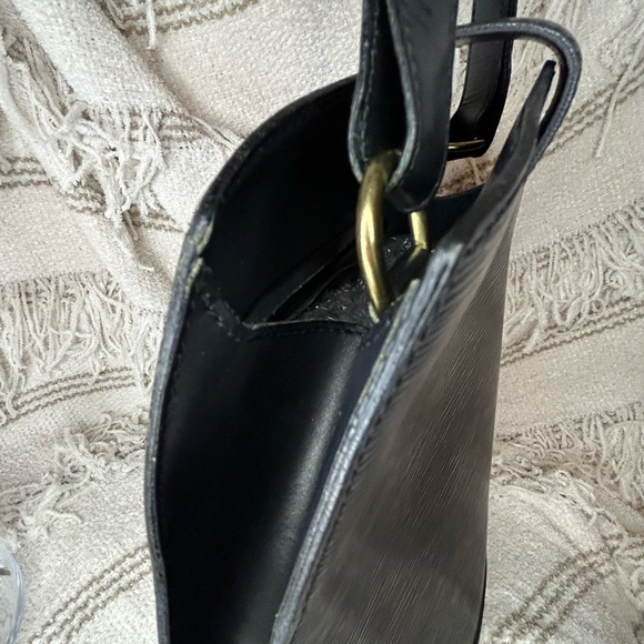 💎 Louis Vuitton Black Epi Cluny Shoulder Bag 💎 - Picture 11 of 12